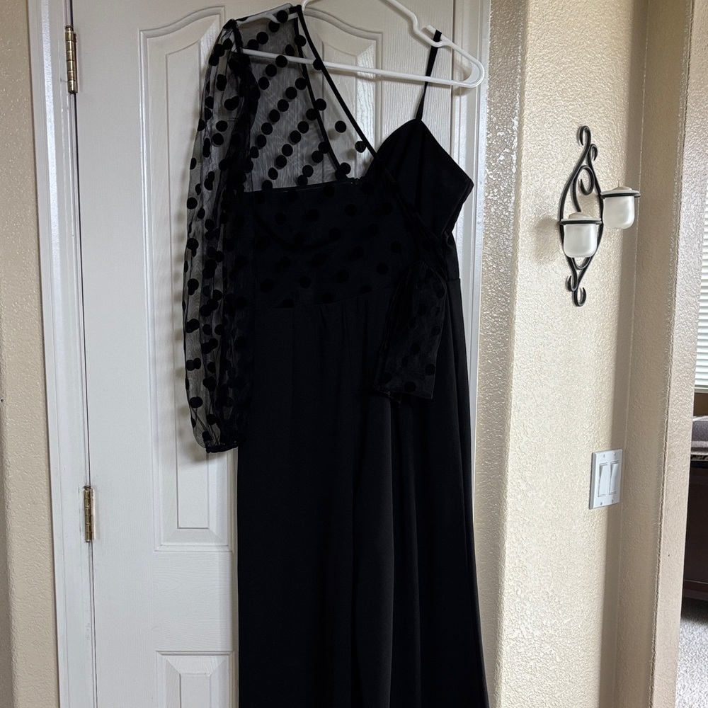 Elegant Black One-Shoulder Polka Dot Pantsuit - Picture 2 of 4